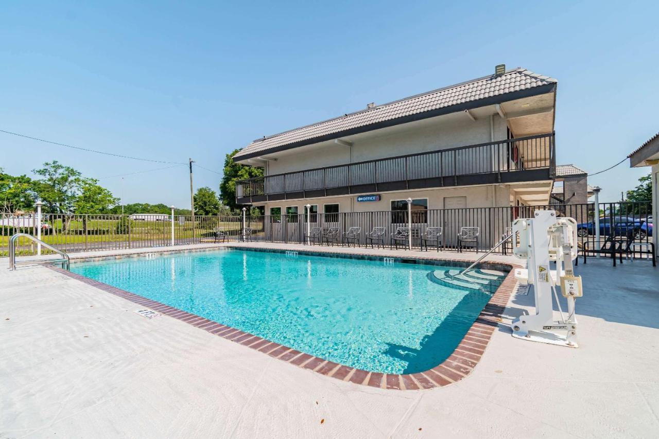 Hotel 6 Tampa Near Fairgrounds - Casino 3*