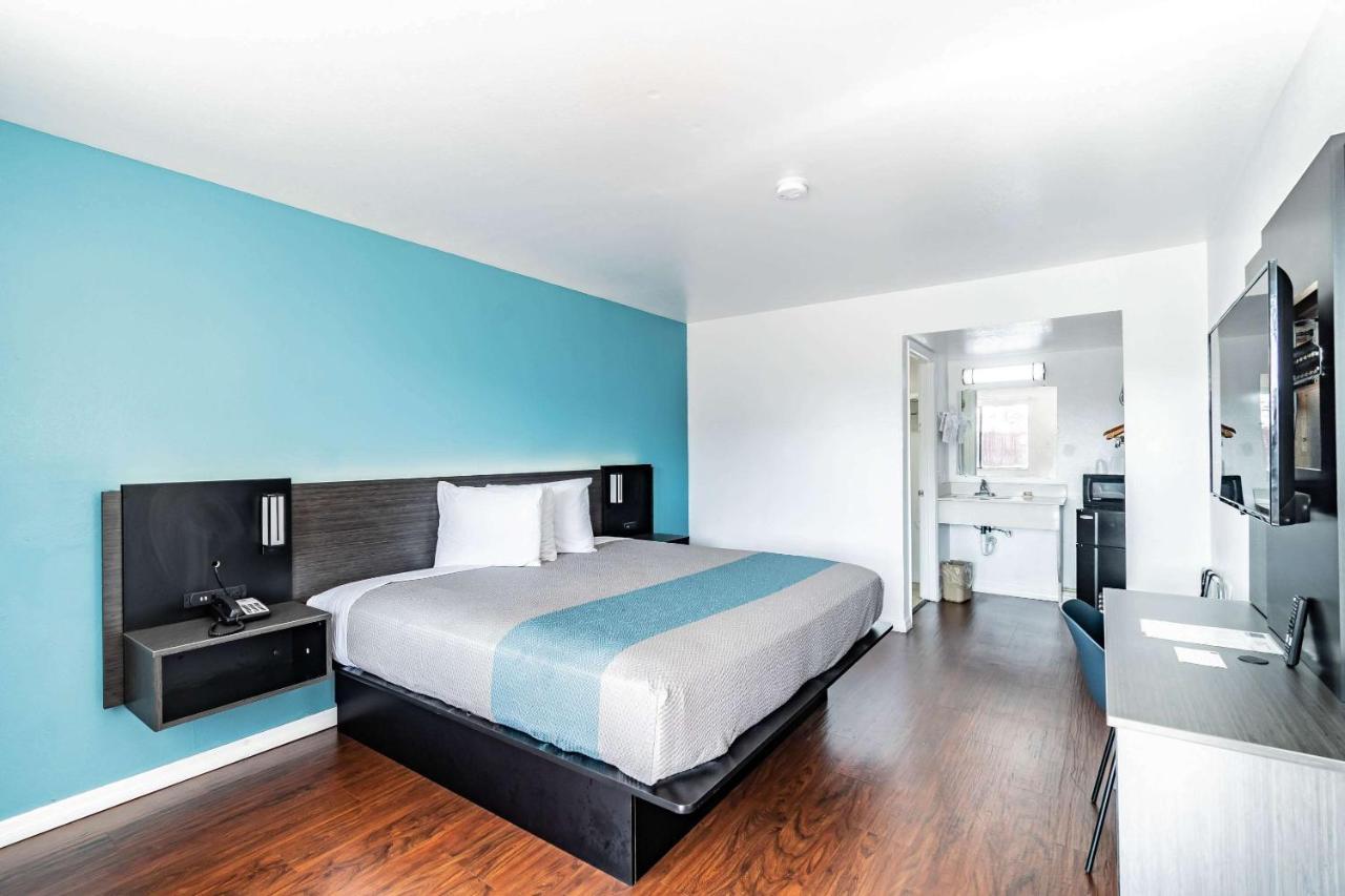 6 Tampa Near Fairgrounds - Casino Hotel Orient Park