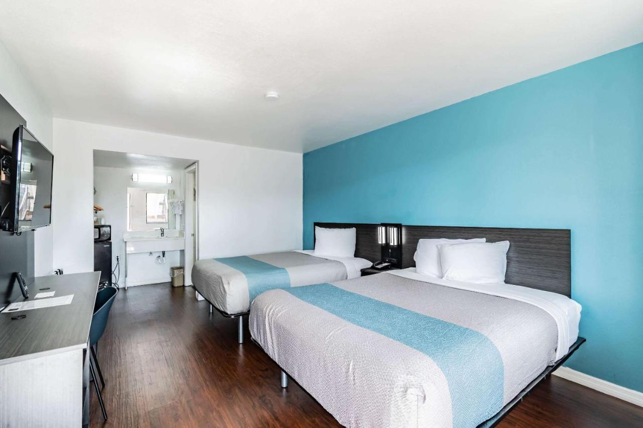 6 Tampa Near Fairgrounds - Casino Hotel 3*